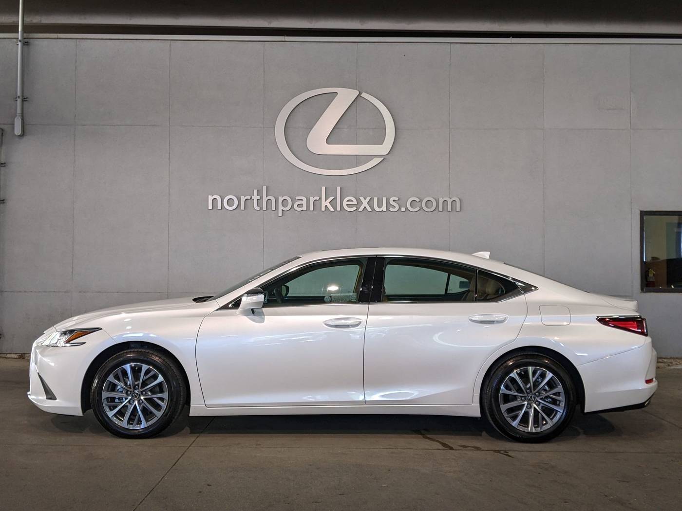 2025 Lexus ES ES 350 — Sedan — 192 mi — San Antonio, TX