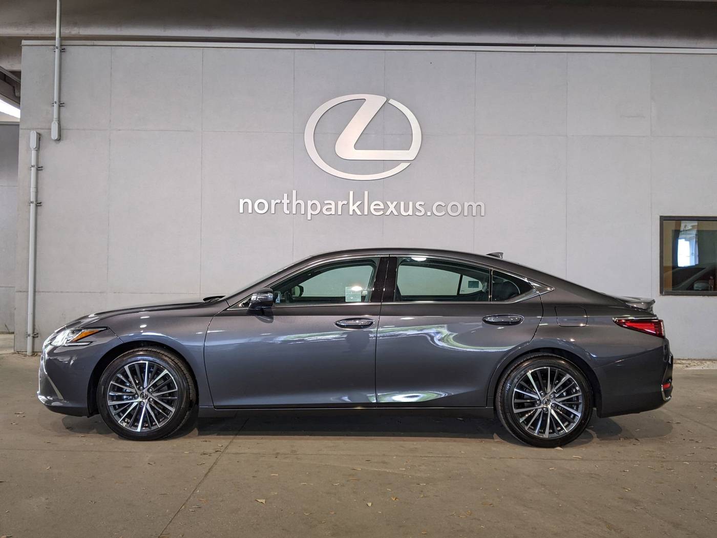 2025 Lexus ES ES 300h — Sedan — 95 mi — San Antonio, TX