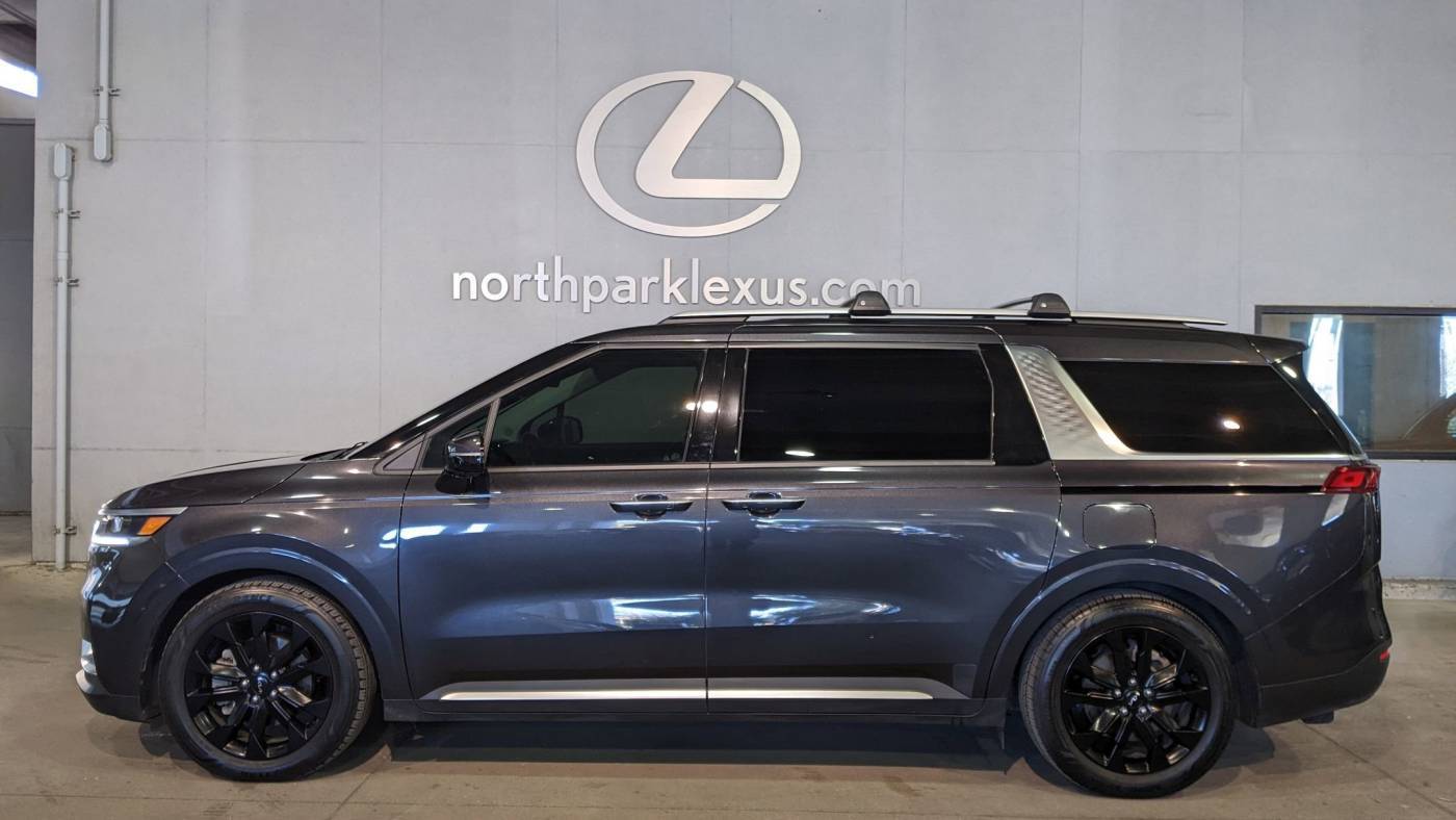 2022 Kia Carnival SX Prestige — Minivan — 30,425 mi — San Antonio, TX