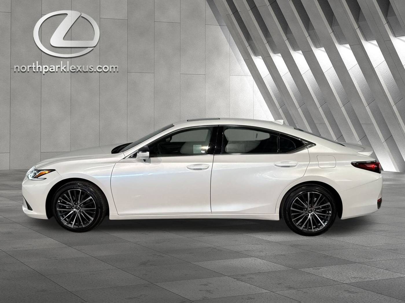 2025 Lexus ES ES 300h — Sedan — 38 mi — San Antonio, TX