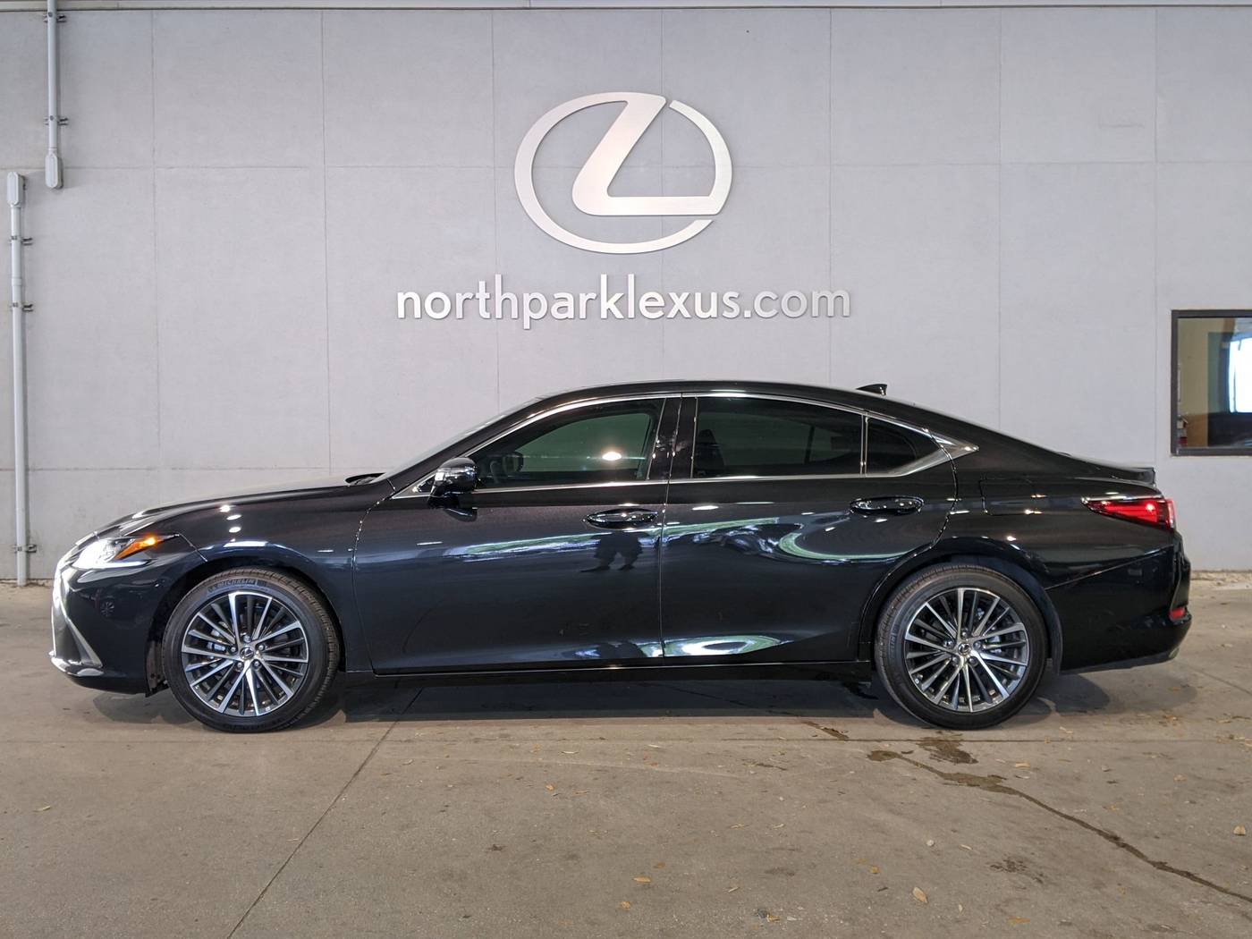 2022 Lexus ES ES 350 — Sedan — 3,261 mi — San Antonio, TX