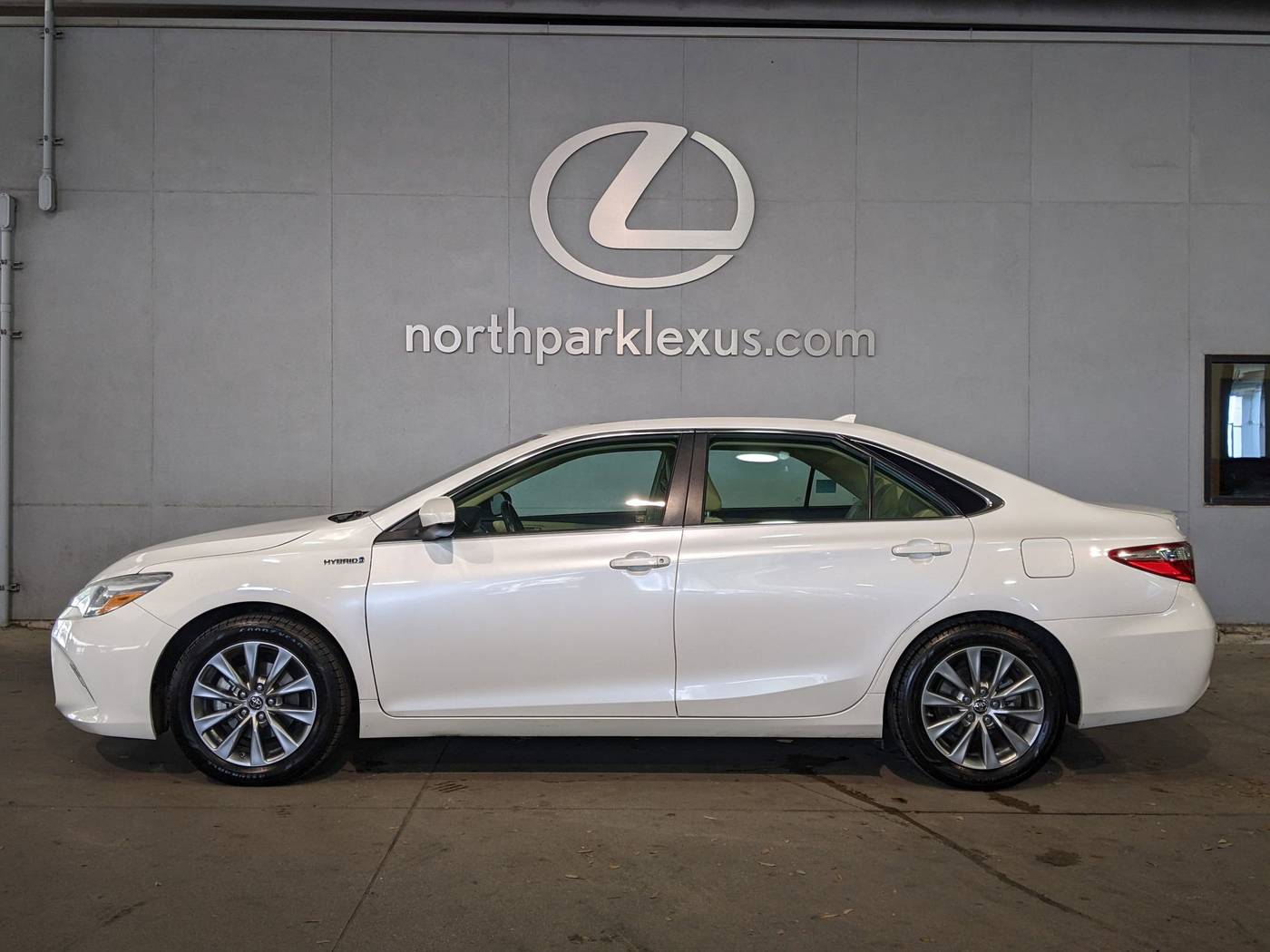 2016 Toyota Camry Hybrid XLE — Sedan — 101,898 mi — San Antonio, TX