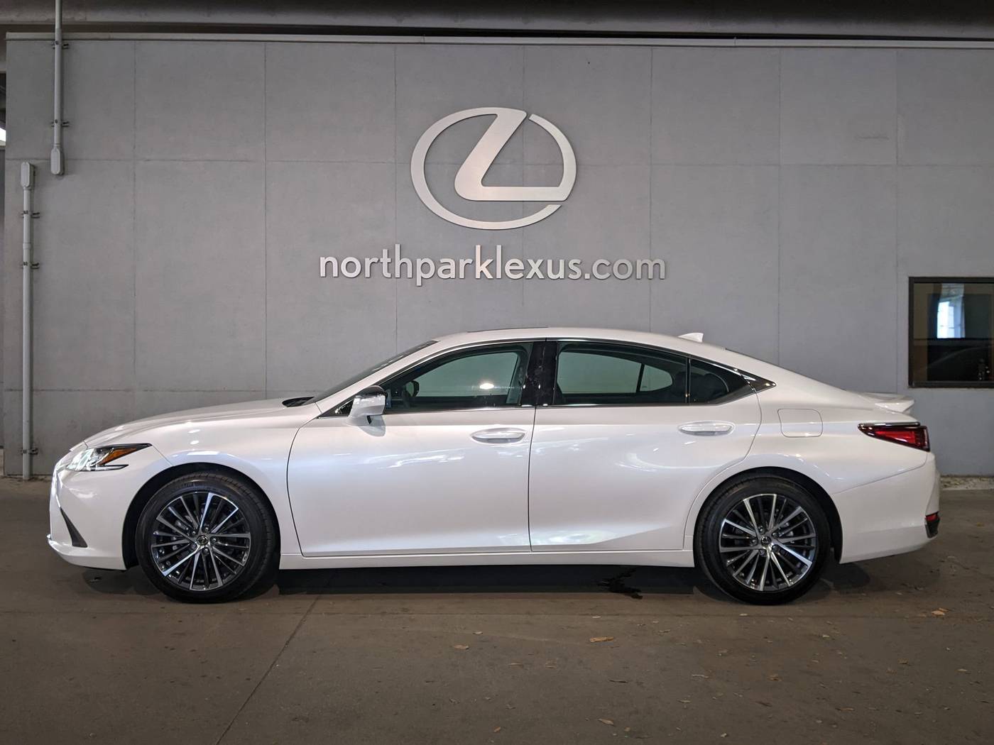 2025 Lexus ES ES 300h — Sedan — 60 mi — San Antonio, TX