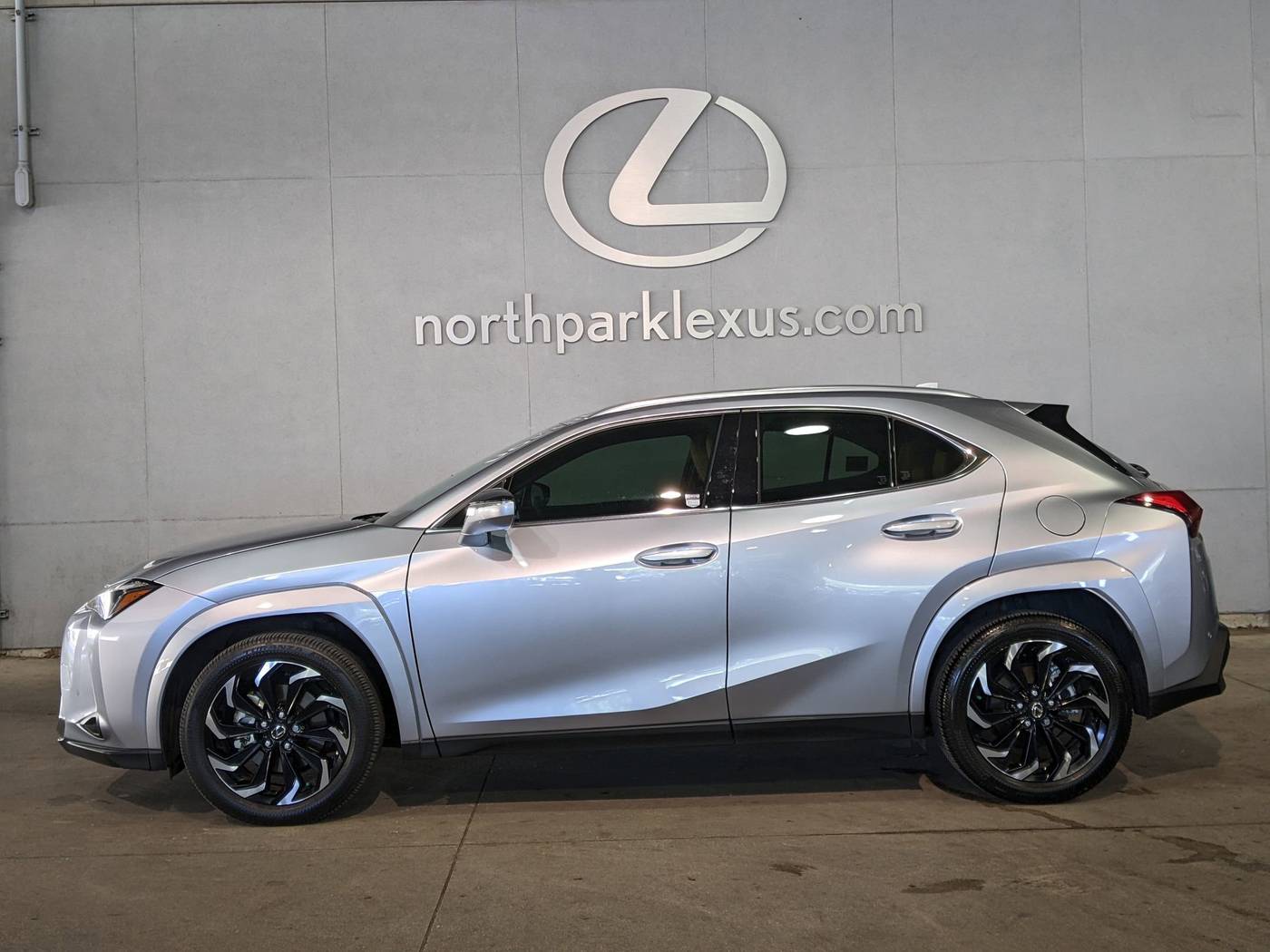 2025 Lexus UX UX 300h Premium — SUV — 17,450 mi — San Antonio, TX
