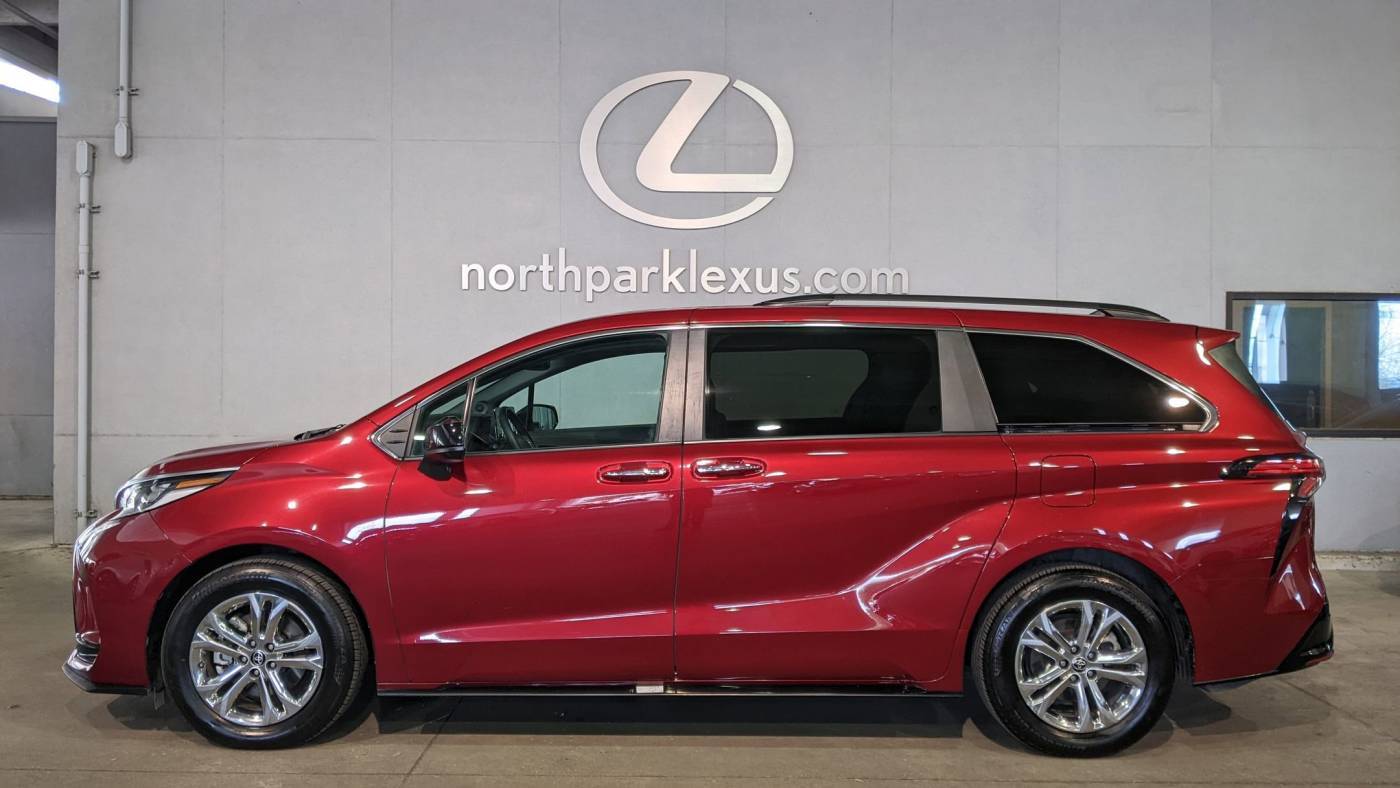 2023 Toyota Sienna XSE — Minivan — 47,599 mi — San Antonio, TX