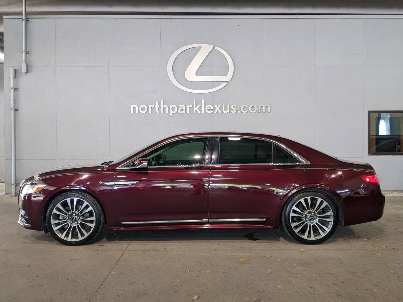2017 Lincoln Continental Reserve — Sedan — 58,474 mi — San Antonio, TX
