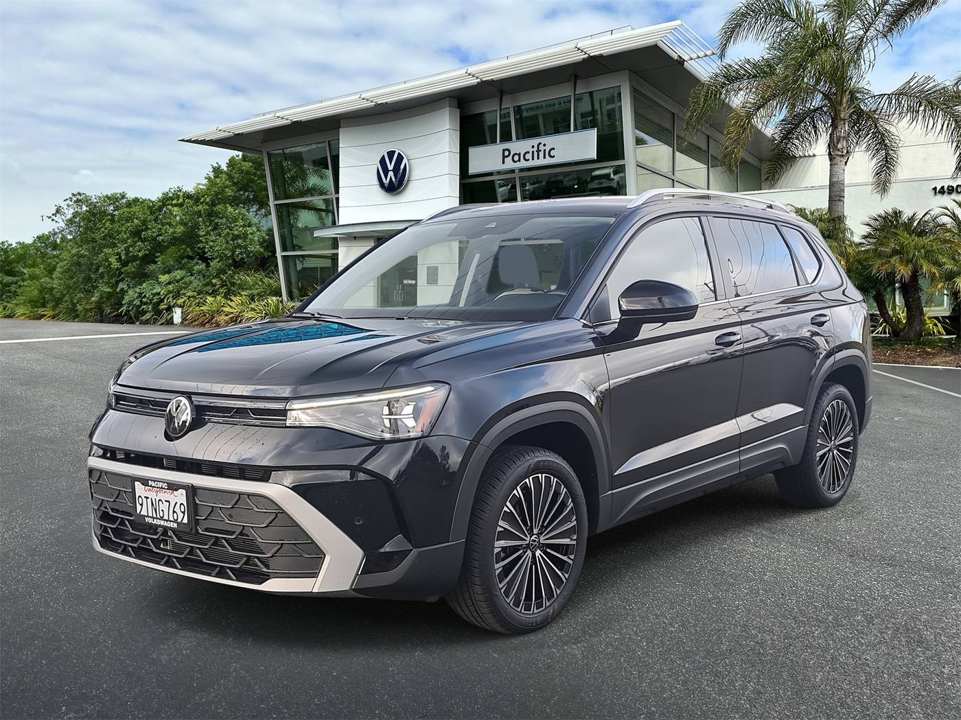 2025 Volkswagen Taos SE — SUV — 4,502 mi — Hawthorne, CA