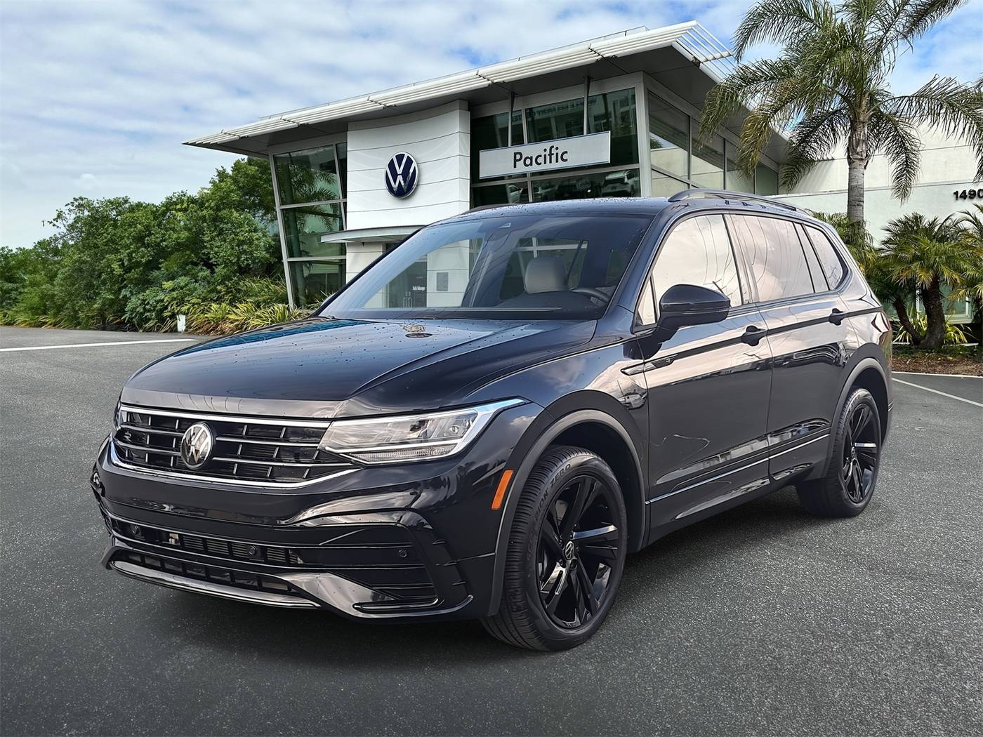2023 Volkswagen Tiguan SE R-Line Black — SUV — 23,405 mi — Hawthorne, CA