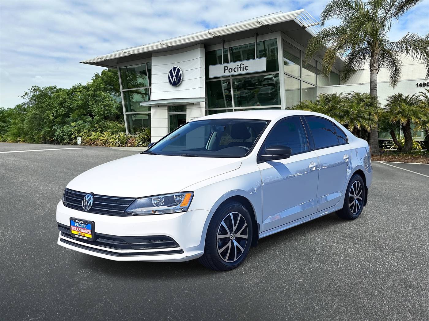 2016 Volkswagen Jetta 1.4T SE — Sedan — 61,641 mi — Hawthorne, CA