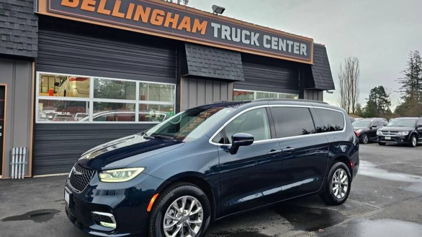 2022 Chrysler Pacifica Touring L — Minivan — 7,944 mi — Lynden, WA
