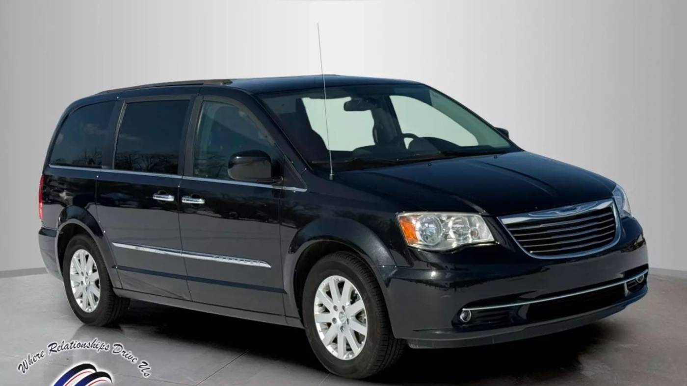 2015 Chrysler Town & Country Touring — Minivan — 142,885 mi — Oregon, OH