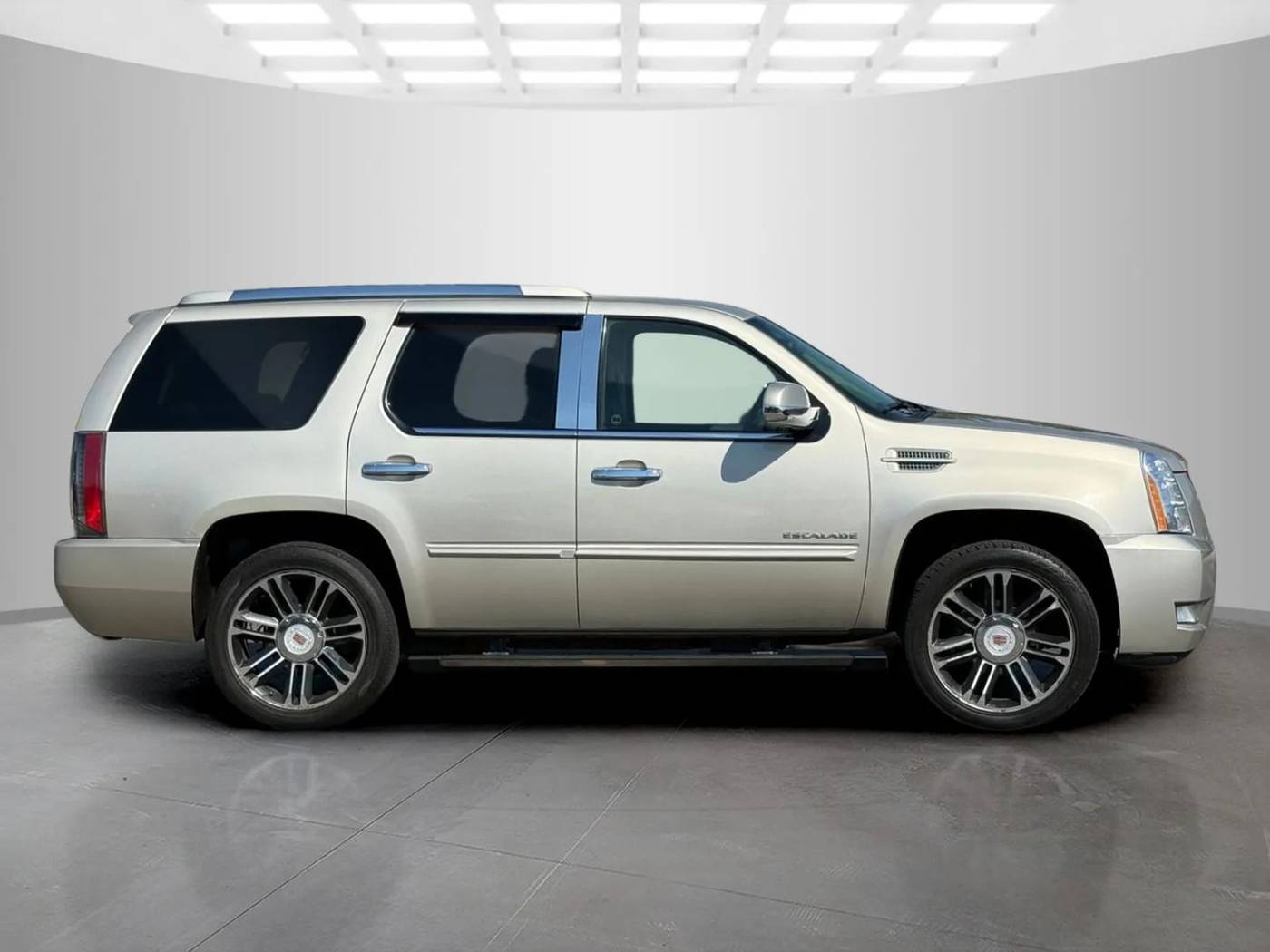 2013 Cadillac Escalade Premium — SUV — 98,353 mi — Oregon, OH