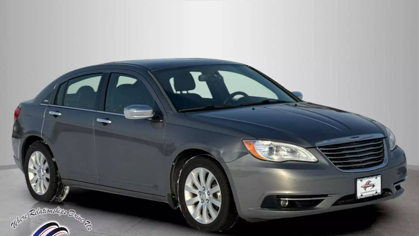 2013 Chrysler 200 Limited — Sedan — 158,285 mi — Oregon, OH