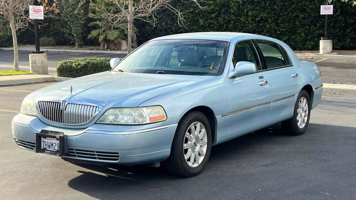 2011 Lincoln Town Car Signature Limited