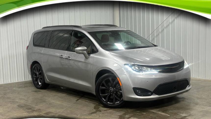 2020 Chrysler Pacifica Red S — Minivan — 35,026 mi — Middletown, OH