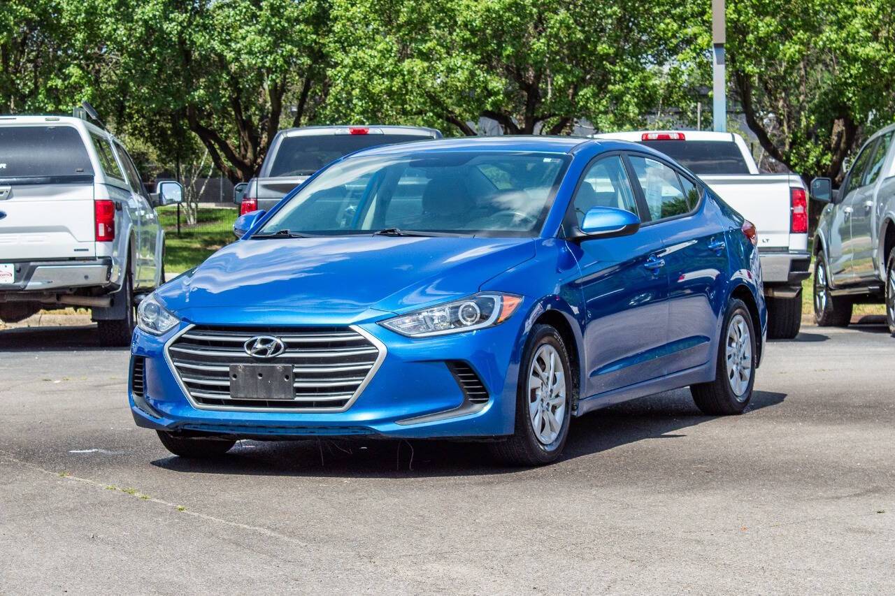 2017 Hyundai Elantra SE — Sedan — 98,015 mi — Whitehall, OH