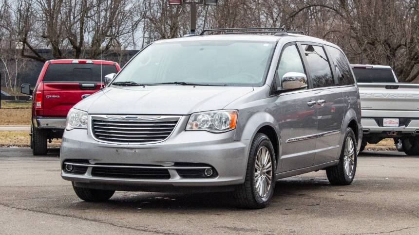 2016 Chrysler Town & Country Limited — Minivan — 103,475 mi — Whitehall, OH