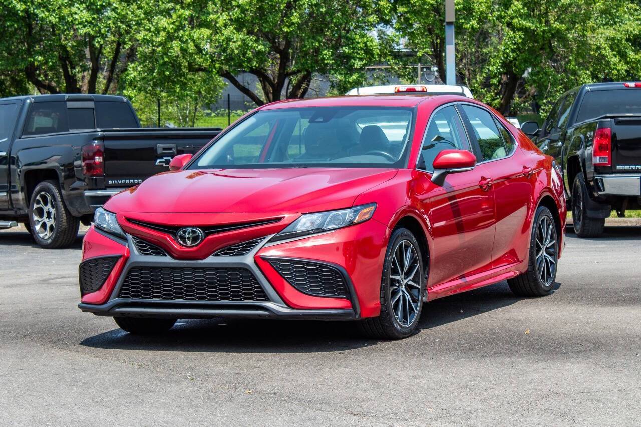 2022 Toyota Camry SE — Sedan — 115,143 mi — Whitehall, OH