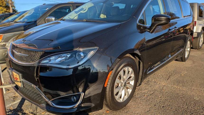 2017 Chrysler Pacifica Touring L — Minivan — 108,583 mi — Langhorne, PA