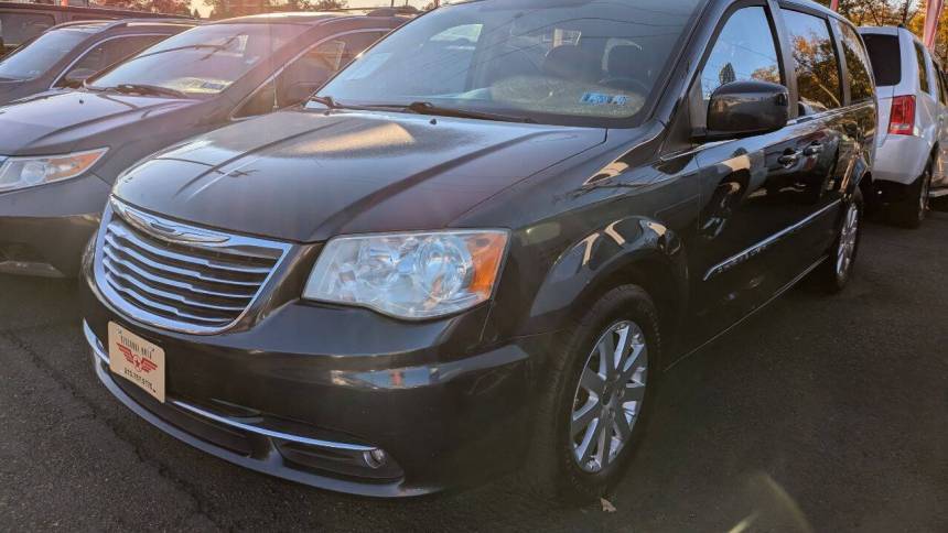 2014 Chrysler Town & Country Touring — Minivan — 127,014 mi — Langhorne, PA