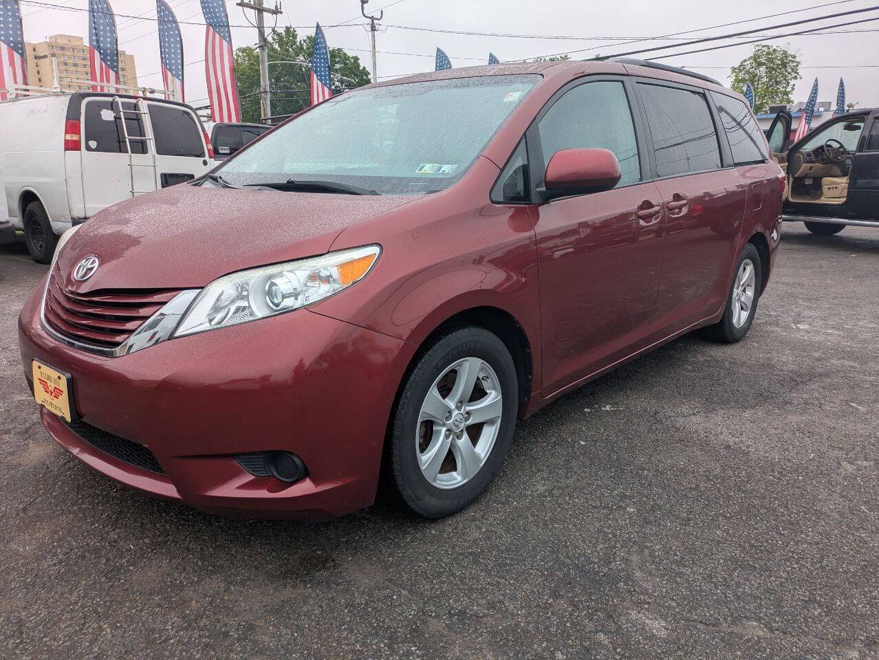 2015 Toyota Sienna LE — Minivan — 107,937 mi — Langhorne, PA