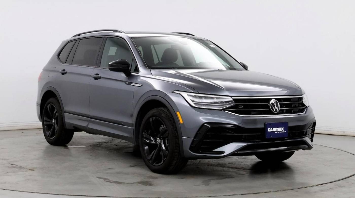2023 Volkswagen Tiguan SE R-Line Black — SUV — 7,111 mi — Algonquin, IL