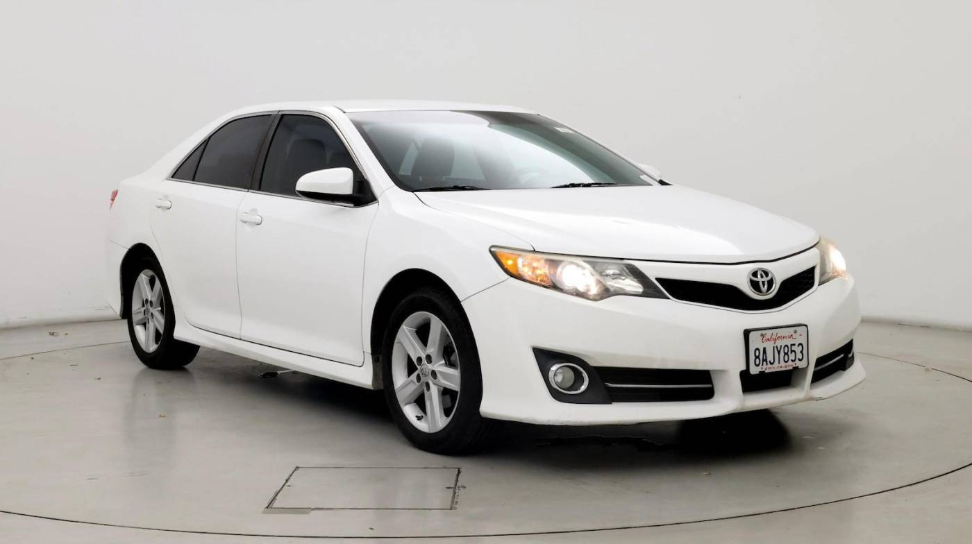 2014 Toyota Camry SE — Sedan — 68,192 mi — Victorville, CA