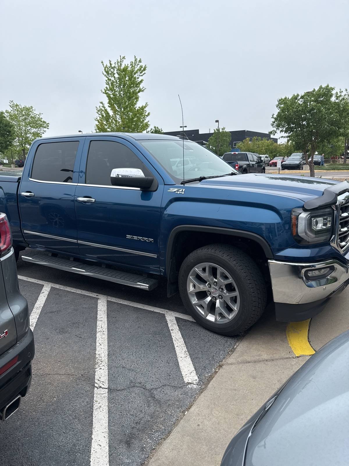 2018 GMC Sierra 1500 SLT — Pickup Truck — 60,270 mi — Loveland, CO