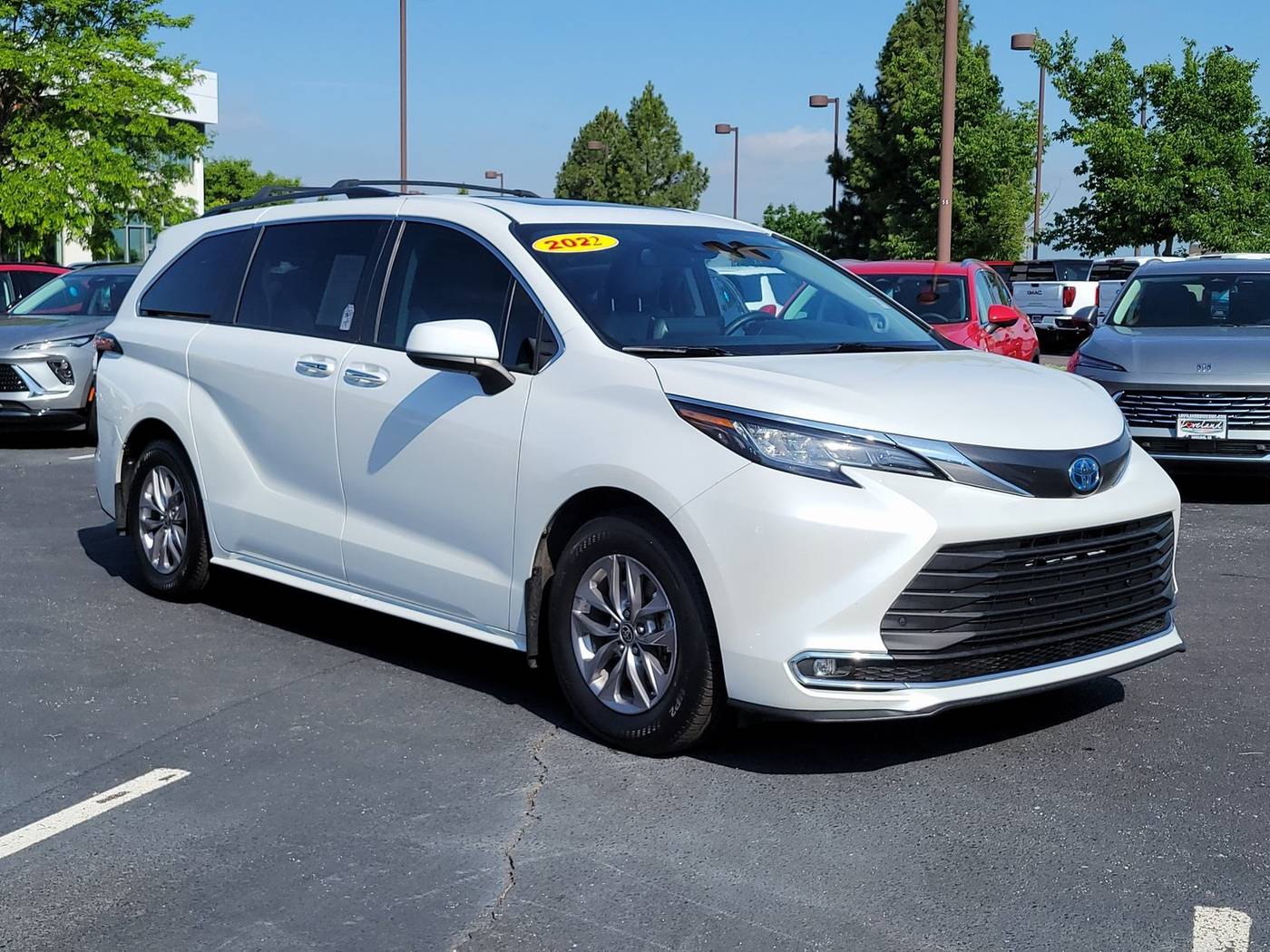 2022 Toyota Sienna XLE — Minivan — 104,329 mi — Loveland, CO