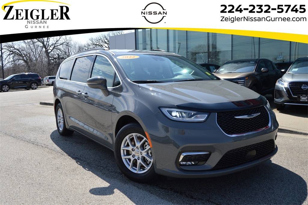 2022 Chrysler Pacifica Touring L — Minivan — 71,611 mi — Lindenhurst, IL