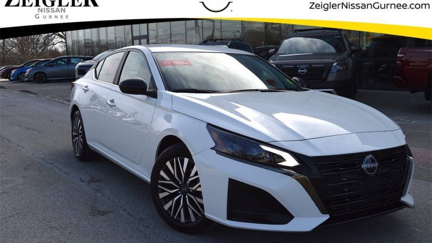2025 Nissan Altima SV — Sedan — 8,975 mi — Lindenhurst, IL