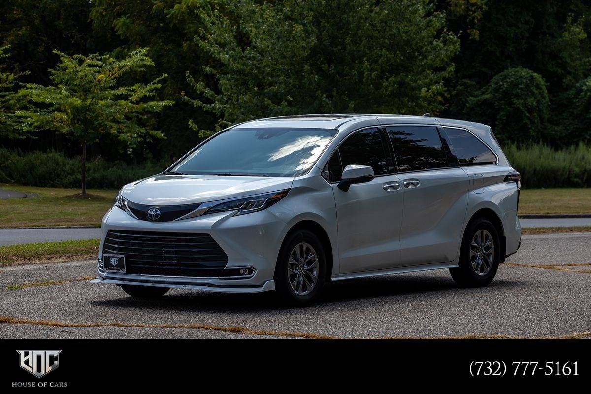 2023 Toyota Sienna XLE — Minivan — 97,990 mi — Edison, NJ
