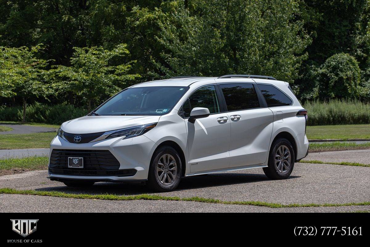 2021 Toyota Sienna LE — Minivan — 158,560 mi — Edison, NJ