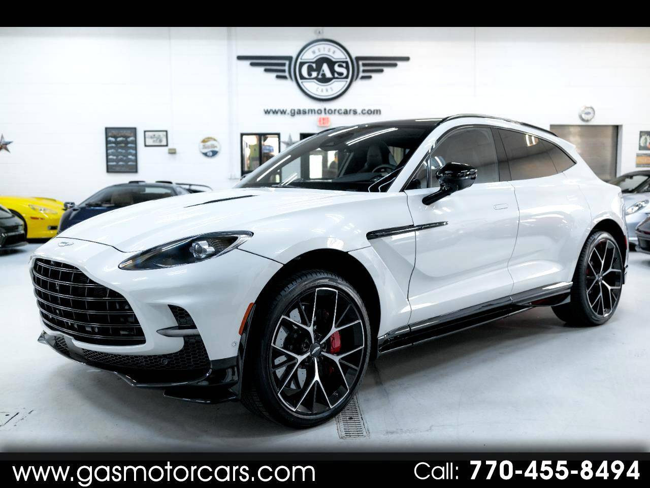 2025 Aston Martin DBX