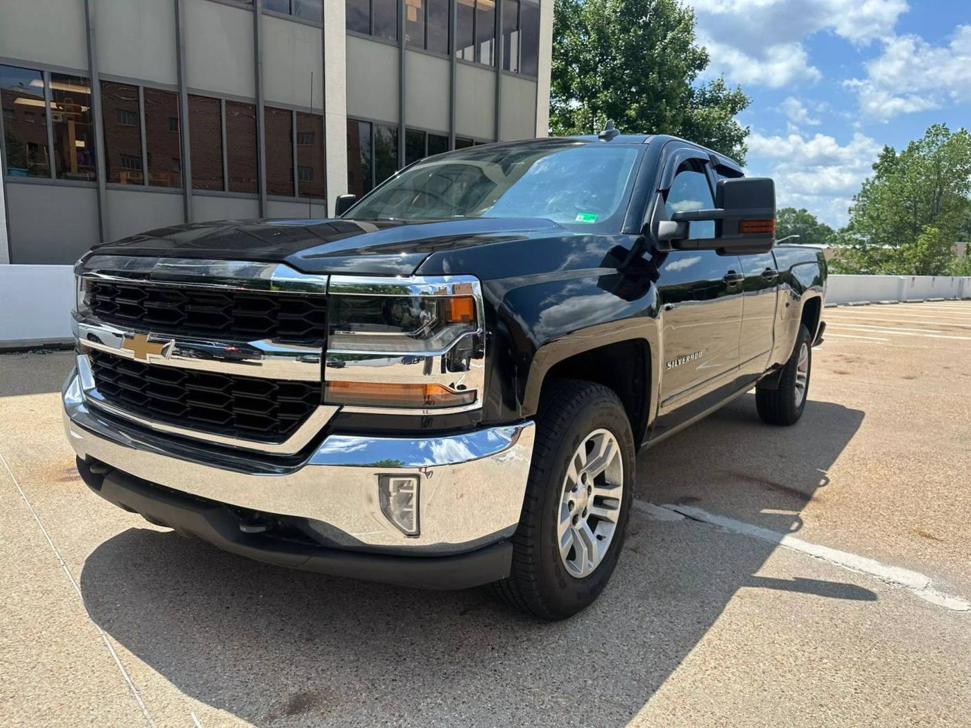2017 Chevrolet Silverado 1500 LT — Pickup Truck — 117,148 mi — Falls Church, VA