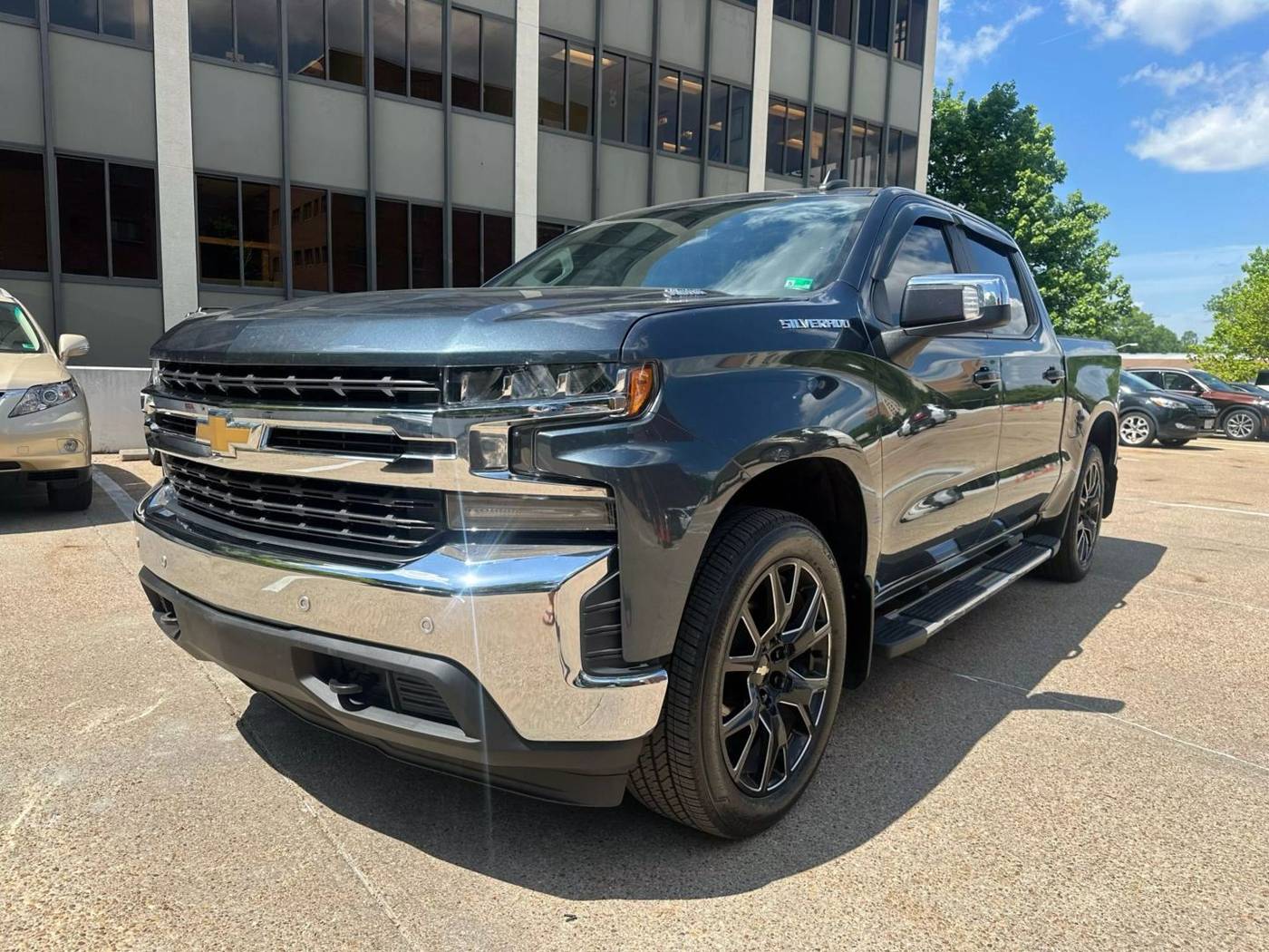 2020 Chevrolet Silverado 1500 LT — Pickup Truck — 104,853 mi — Falls Church, VA