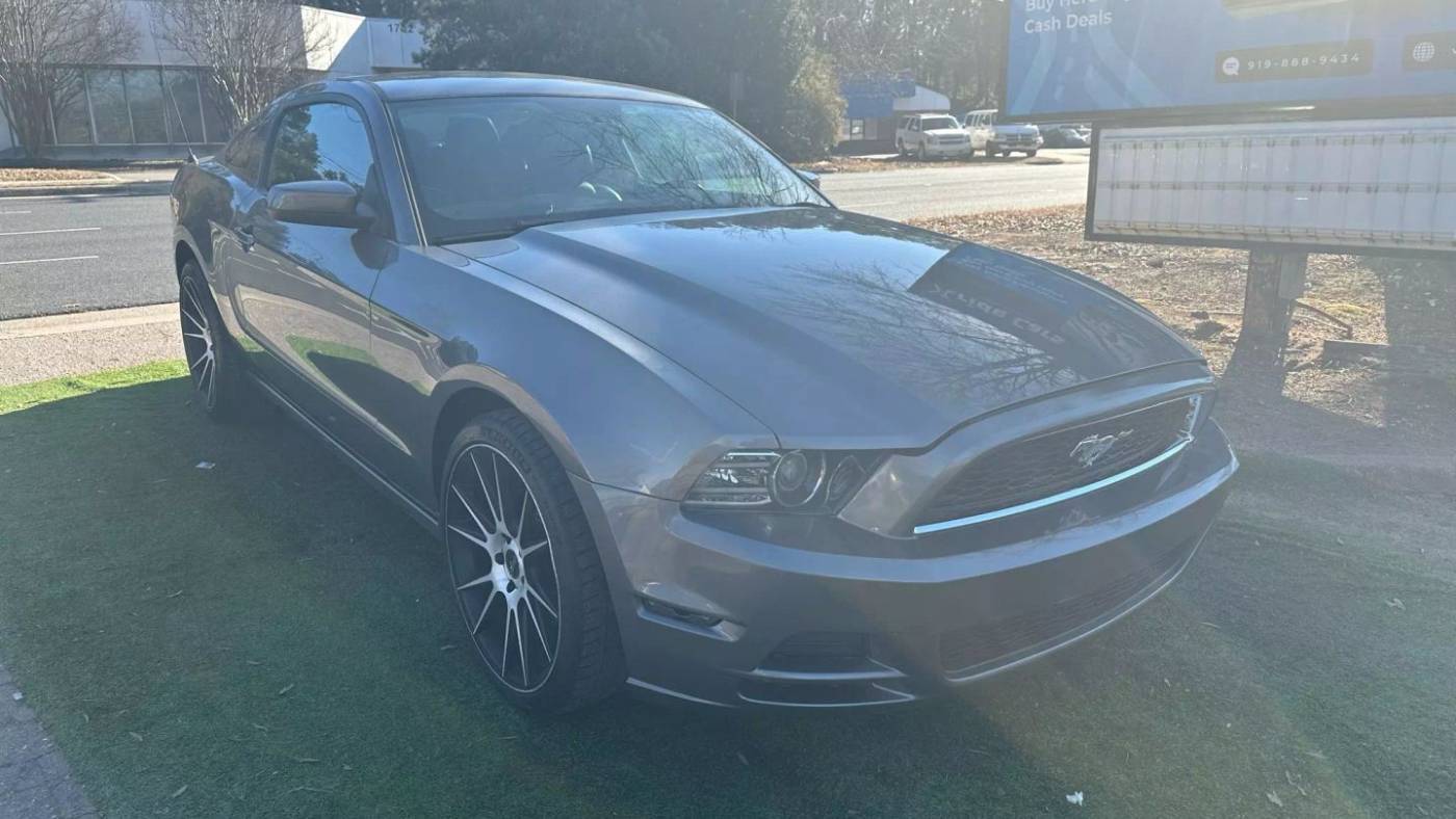 2013 Ford Mustang V6 — Coupe — 115,200 mi — Raleigh, NC