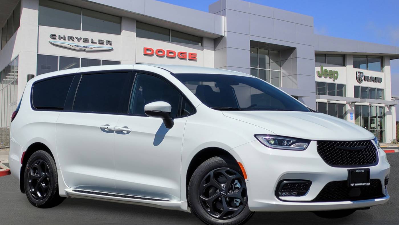 2023 Chrysler Pacifica Hybrid Touring L — Minivan — 8,108 mi — NAPA, CA