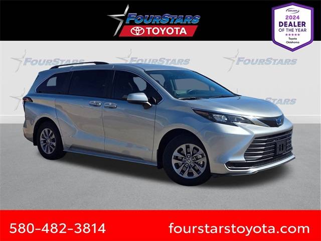 2024 Toyota Sienna LE — Minivan — 17,710 mi — Altus, OK