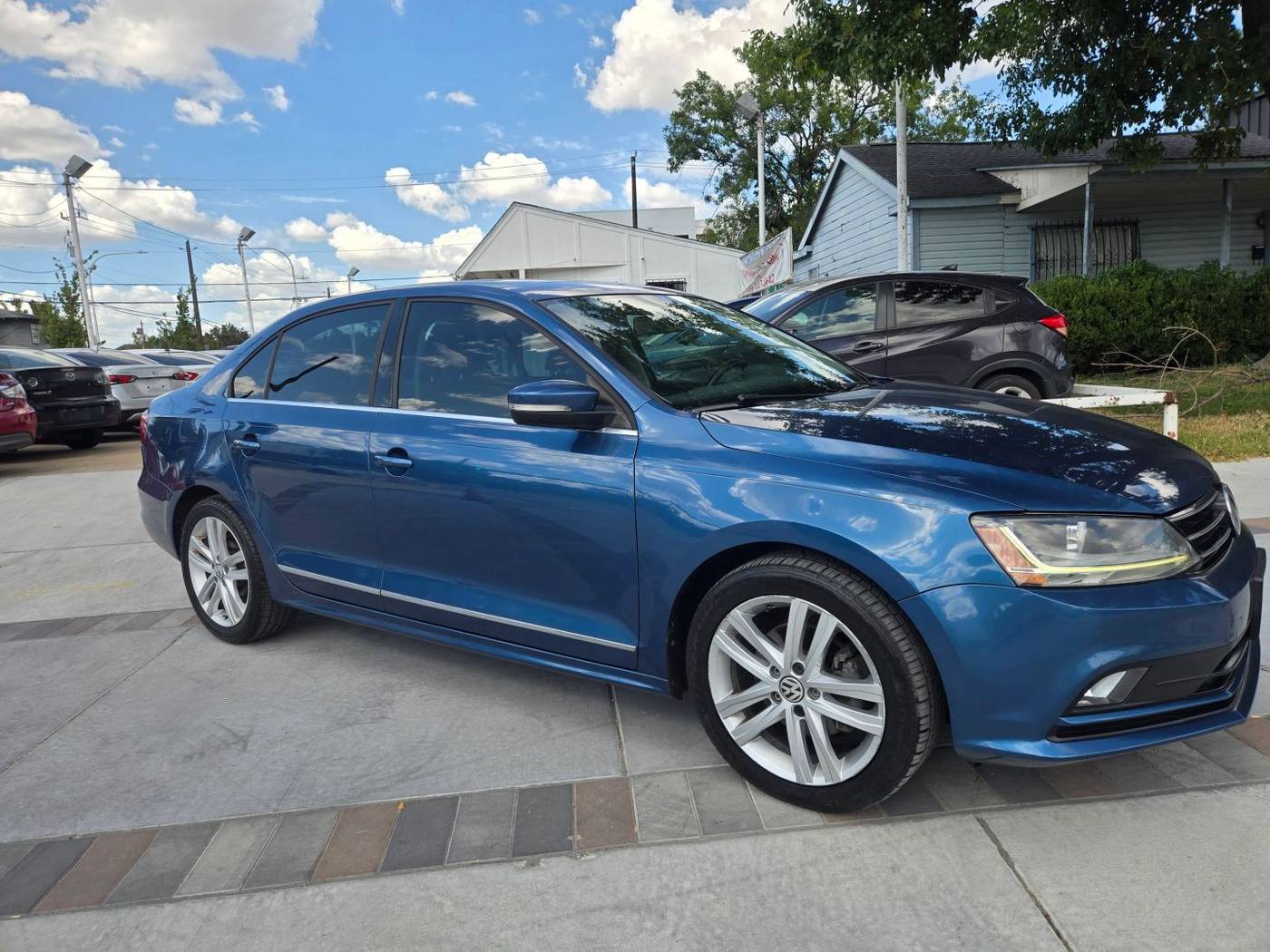 2017 Volkswagen Jetta 1.8T SEL — Sedan — 89,690 mi — houston, TX