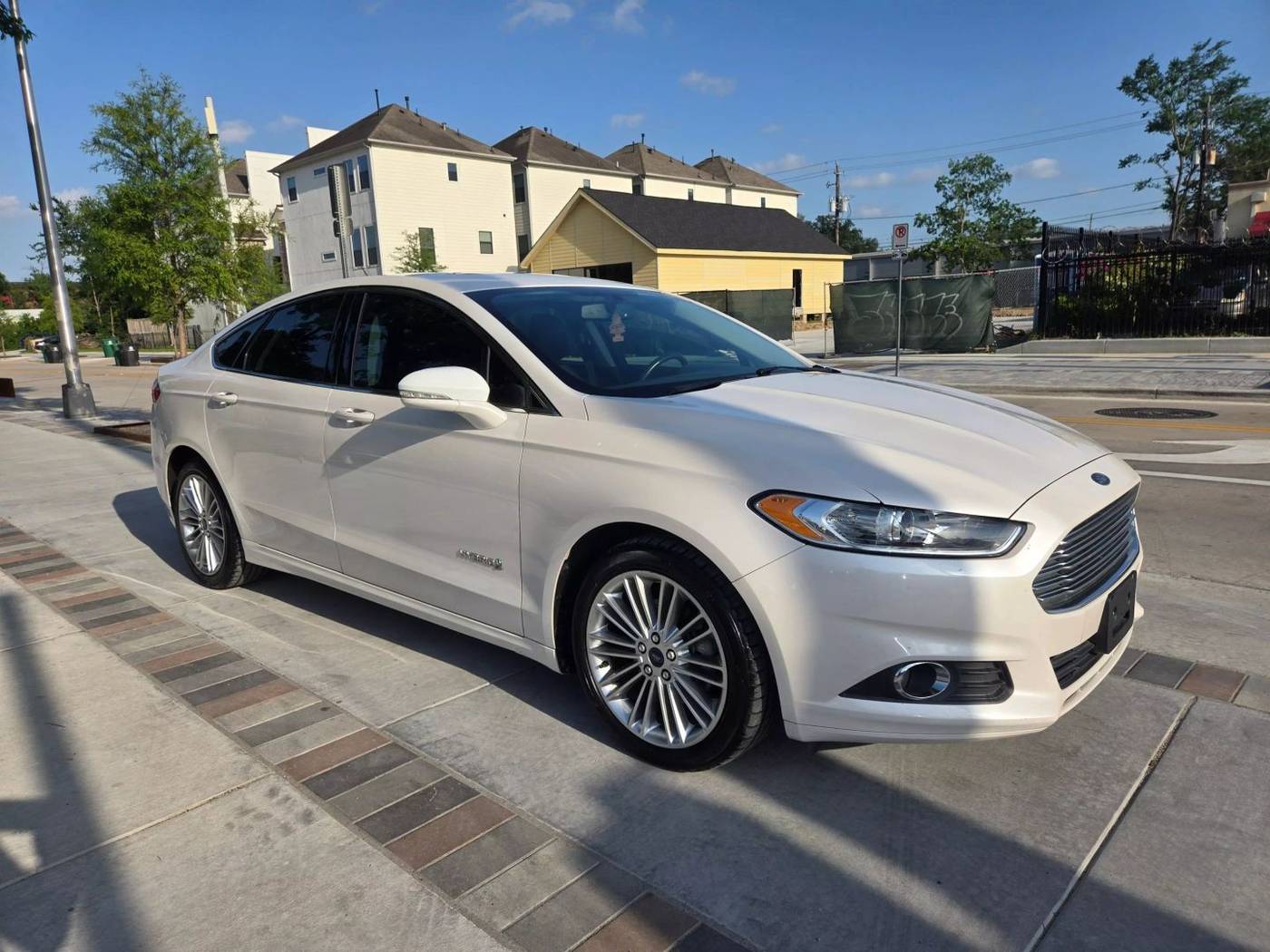 2014 Ford Fusion Hybrid SE — Sedan — 186,250 mi — houston, TX