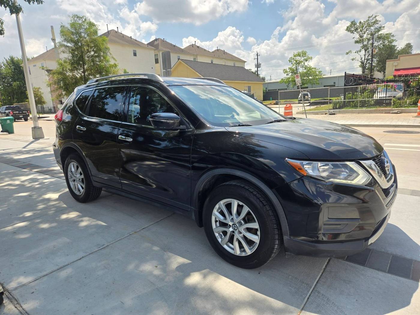 2017 Nissan Rogue SV — SUV — 99,999 mi — houston, TX