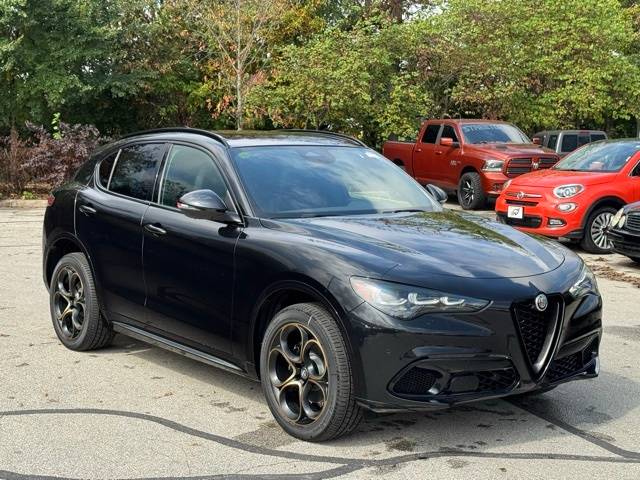 2025 Alfa Romeo Stelvio Intensa