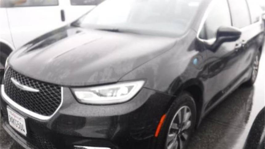 2022 Chrysler Pacifica Hybrid Touring L — Minivan — 61,535 mi — Kansas City, MO