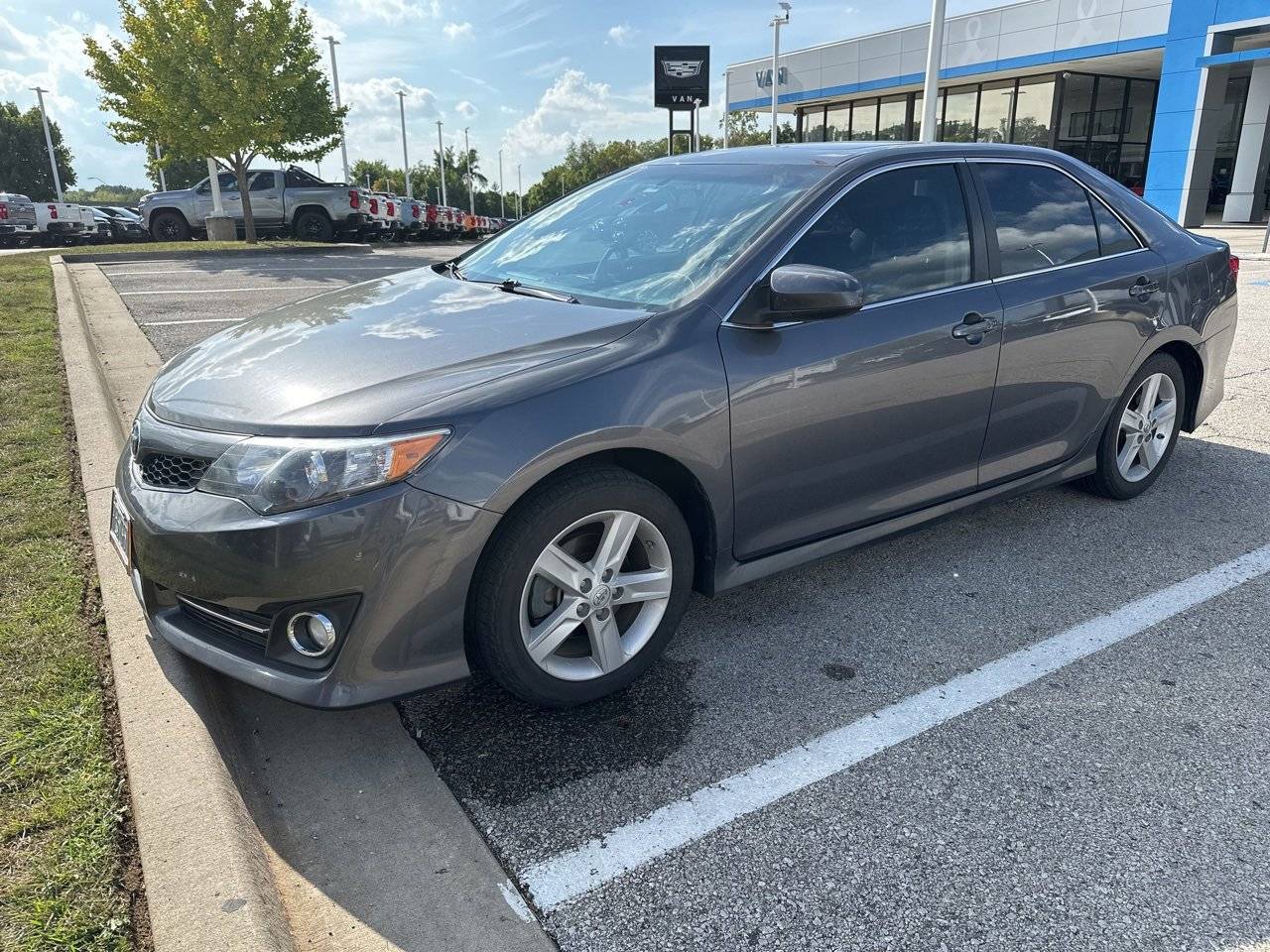 2014 Toyota Camry L — Sedan — 158,785 mi — Kansas City, MO