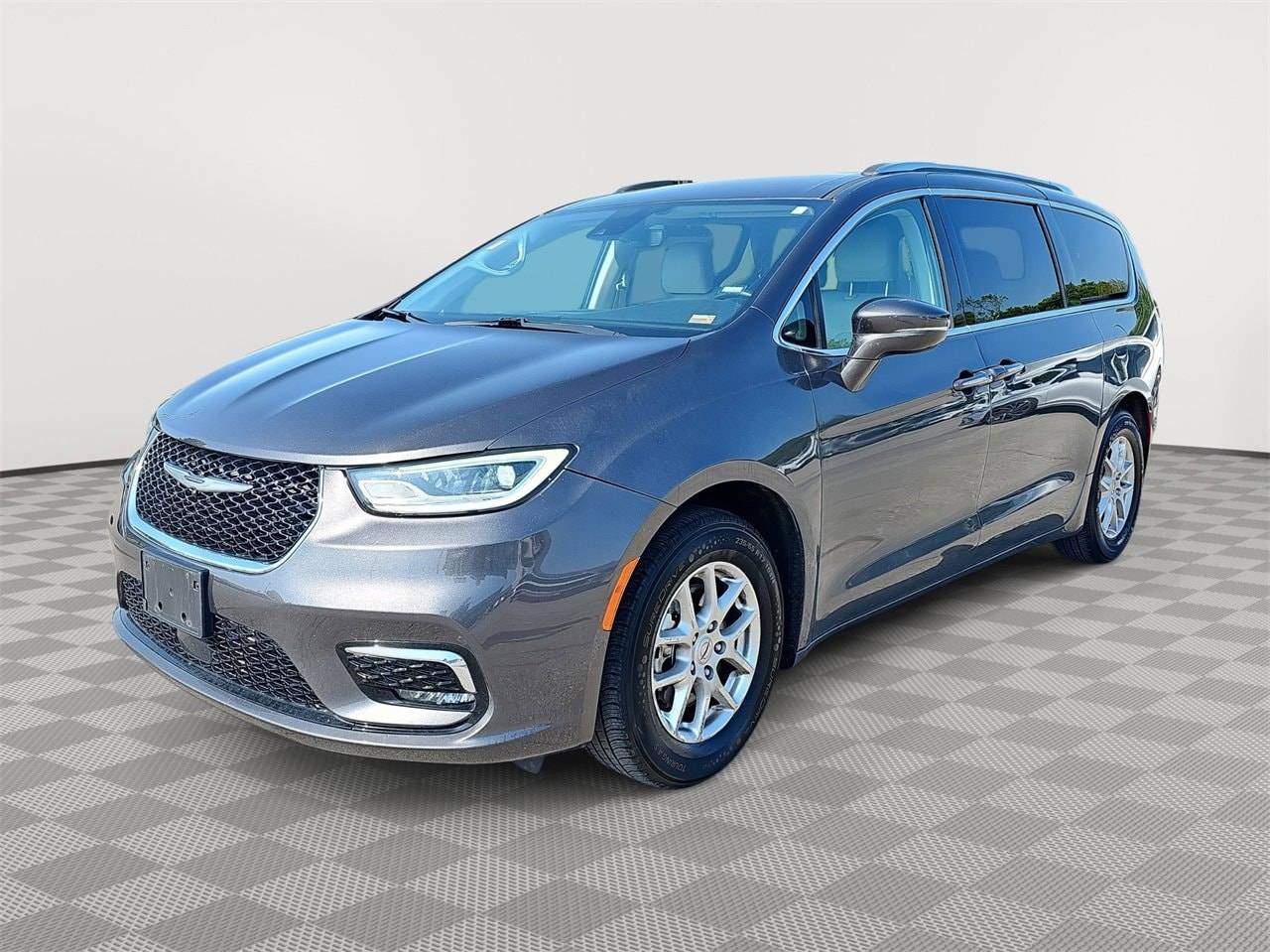 2021 Chrysler Pacifica Touring L — Minivan — 66,185 mi — Kansas City, MO