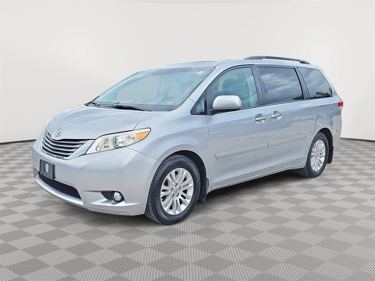 2012 Toyota Sienna XLE — Minivan — 83,217 mi — Kansas City, MO