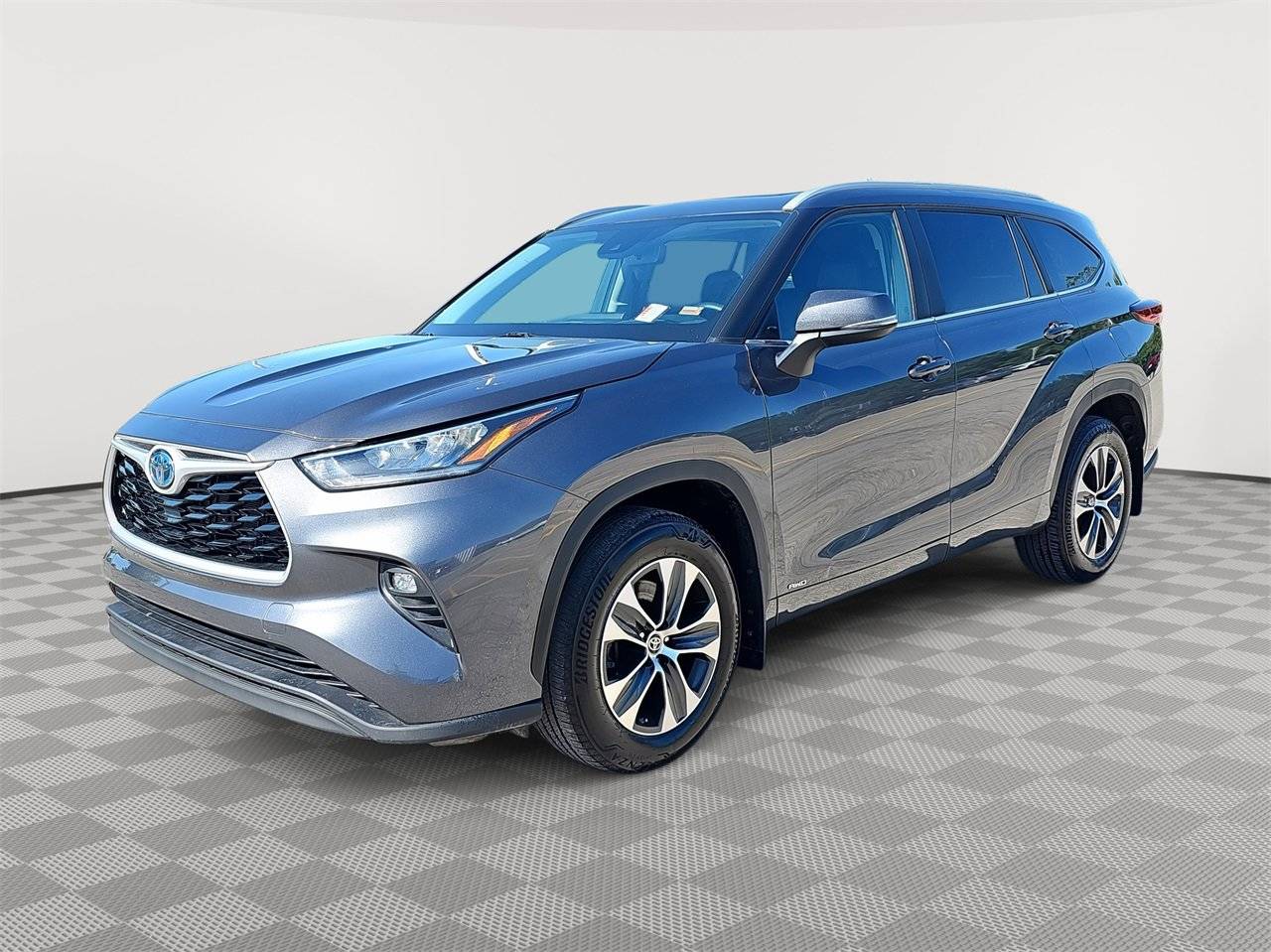 2023 Toyota Highlander Hybrid XLE — SUV — 31,278 mi — Kansas City, MO
