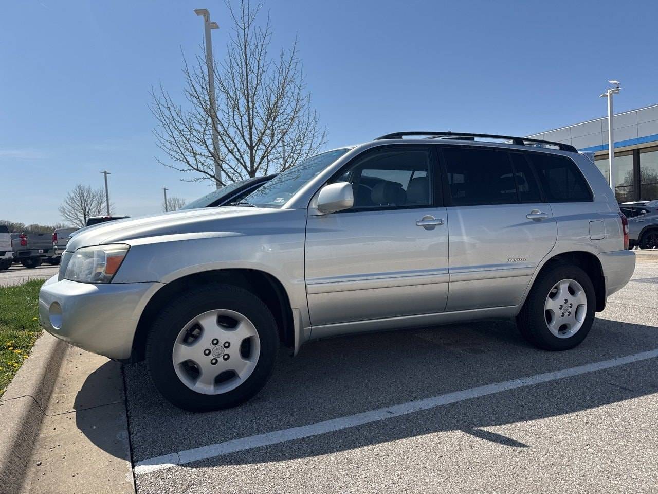 2006 Toyota Highlander Base V6 — SUV — 182,105 mi — Kansas City, MO