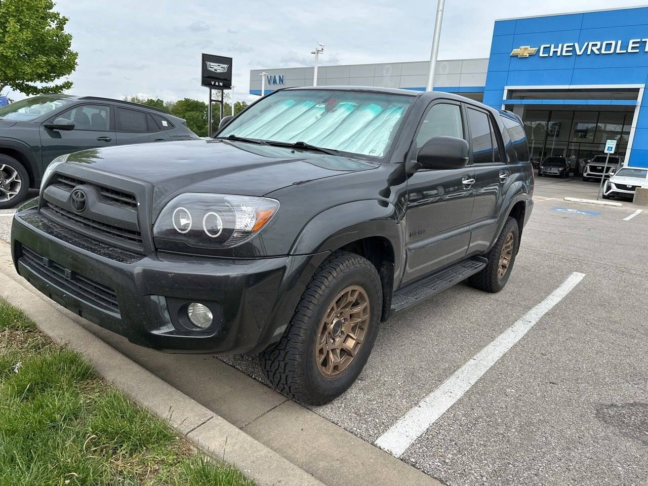 2006 Toyota 4Runner SR5 — SUV — 284,291 mi — Kansas City, MO